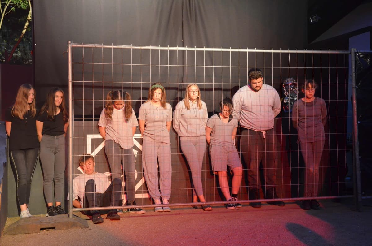 Die Free werden von den Snakes gefangen gehalten