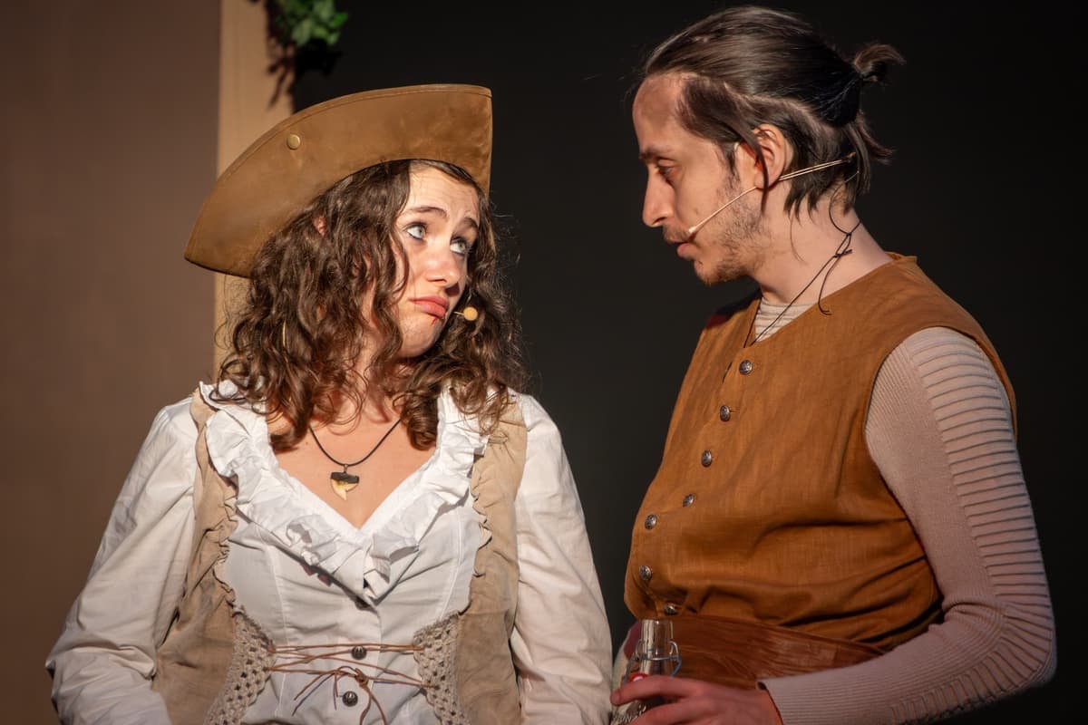 Anne Bonny (Lea) und Jack Rackham (Yunus Sari)