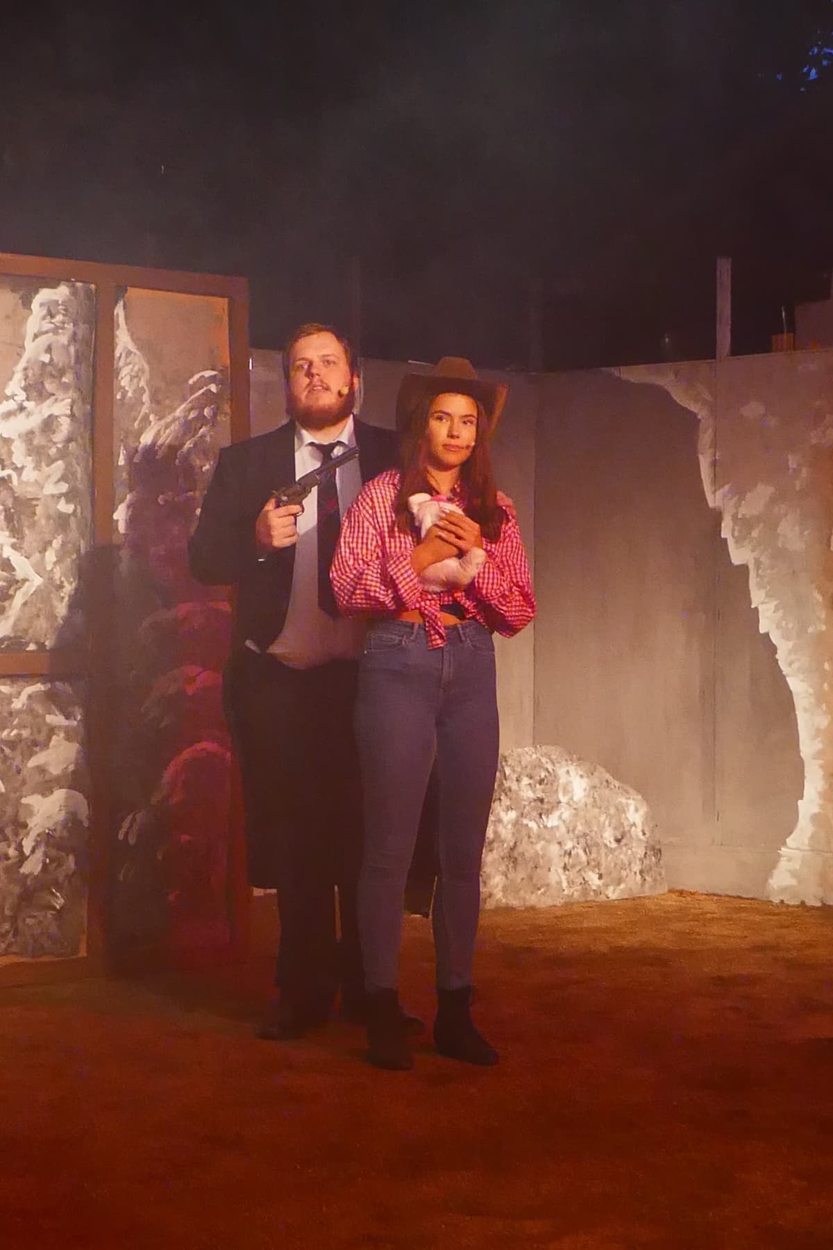 Der Bürgermeister (Tobias Knechtel) mischt jetzt auch mit.