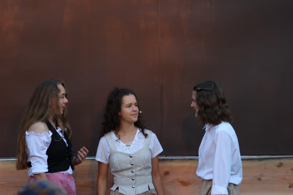 "In der verlassenen Mine soll es wohl einen Schatz geben."