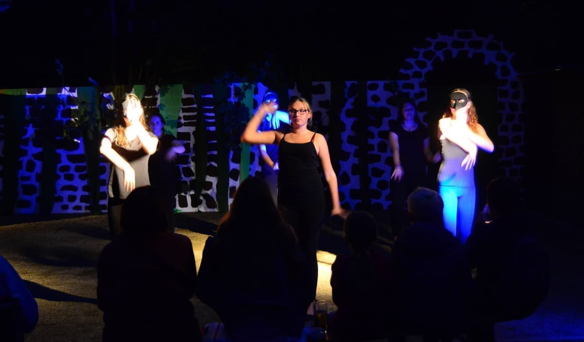 Mystischer Rabentanz