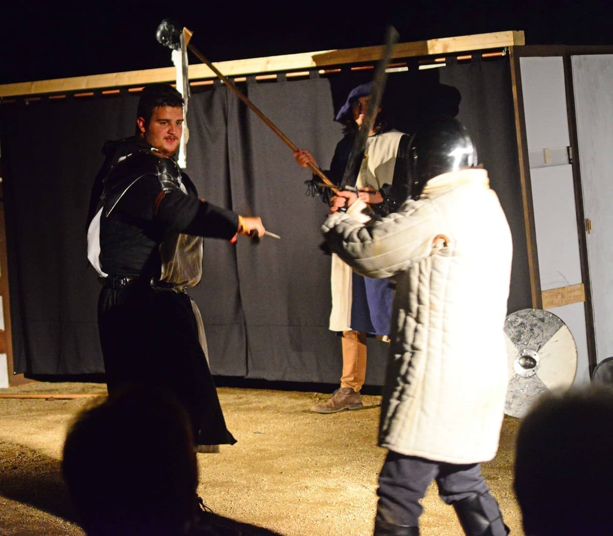 Hauptmann Lorenz (Anton Rikart) im entscheidenden Kampf gegen den Barden Mattes (Till Michel)