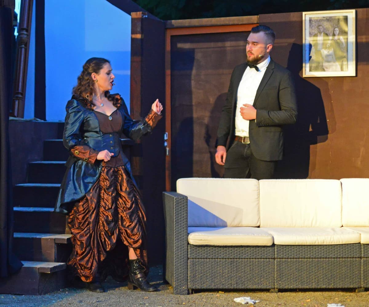 "Bring deiner blöden Tochter einmal Manieren bei!"