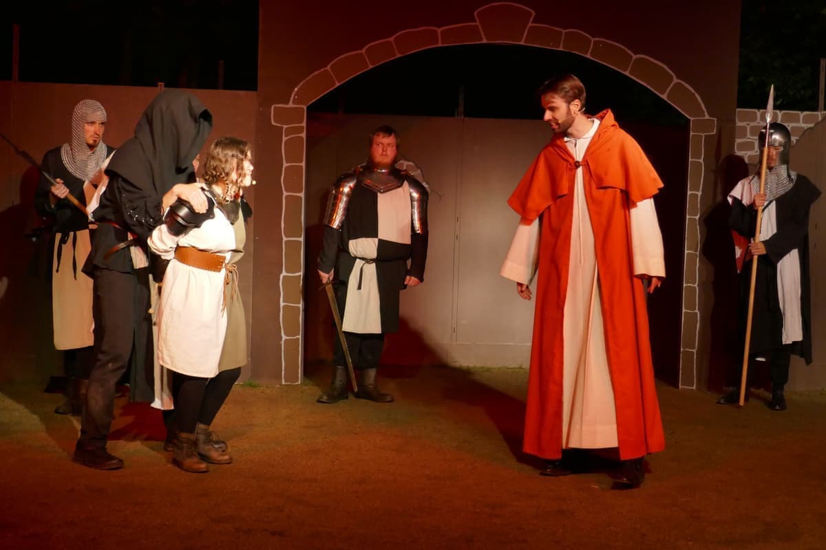 Maren wird von den Hexenjägern gefangen genommen