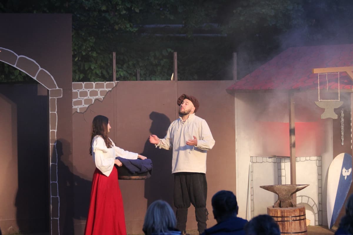 Helene (Carina Sattler) und ihr Mann Wilhelm (Marc Becker)