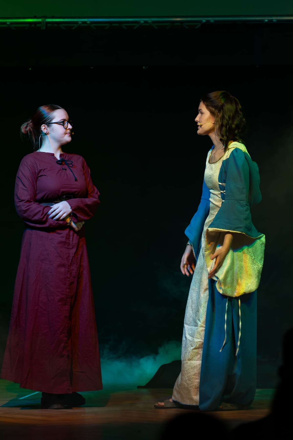 “Die Magd (Fernanda Fischer) soll das Gold vergraben…”